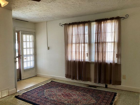 5th image of 2901 Daviess St