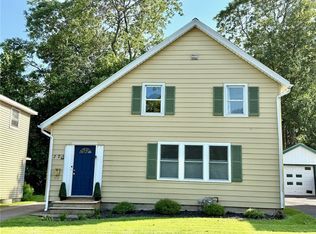 77 Parkview Ter, Rochester, NY 14617