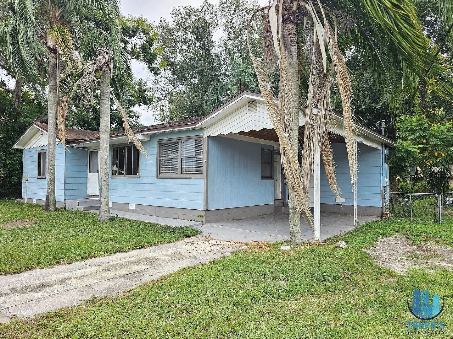 2 Bed | 1 Bath Home Available For Rent In Lakeland With Bonus Den ! *Move-In Special* — Photo 2