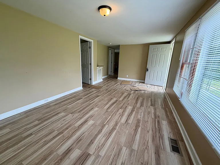 1414 Daresa Ln — Photo 5