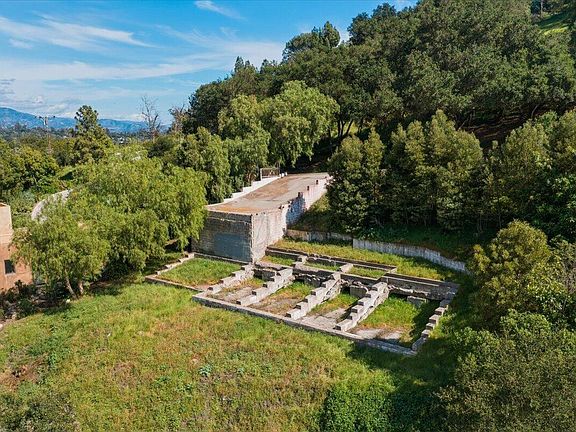 2nd image of 225 Conejo Rd