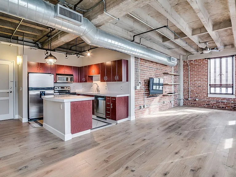 114 W Adams St #610 — Photo 1