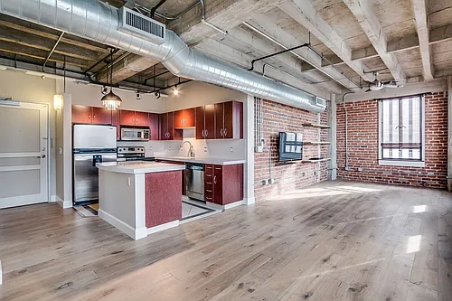 114 W Adams St #610 Photo 1