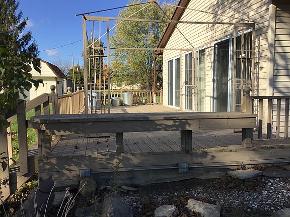 3rd image of 74 Meadow Dr SW