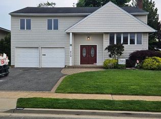 3116 Monterey Dr, Merrick, NY 11566