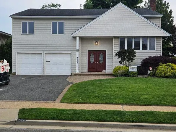 3116 Monterey Drive, Merrick, NY 11566