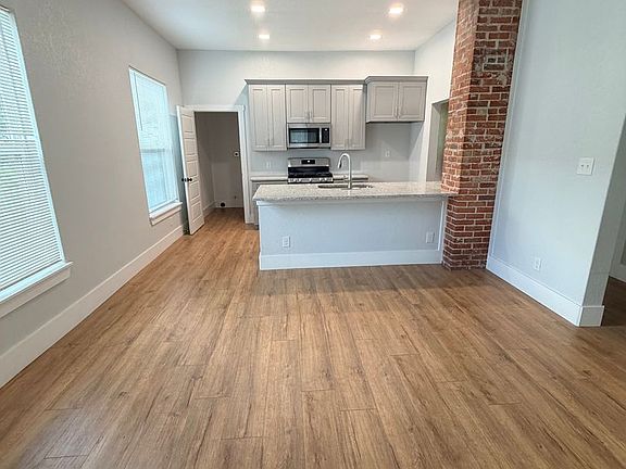 5th image of 439 Dunning Ave