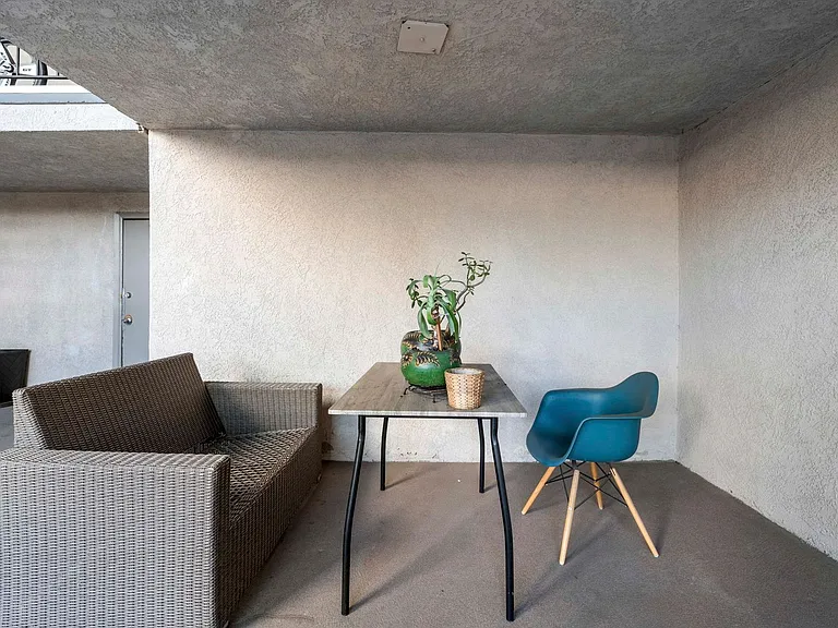 1 Month Free! Renovated Units in Central Van Nuys — Photo 20