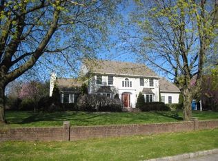 3 Clay Ct, Greenlawn, NY 11740