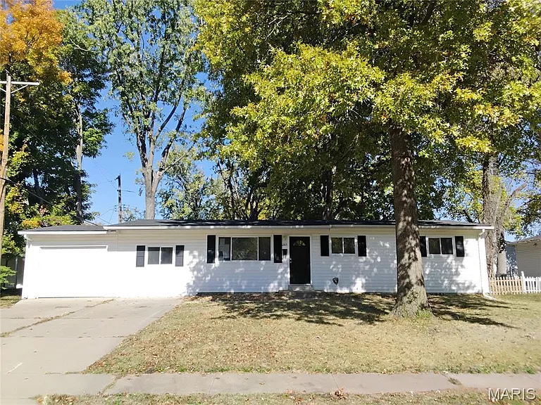 1285 Pamela Dr — Photo 1