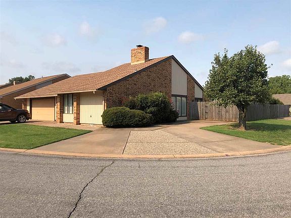 3rd image of 2614 Rosewood Cir