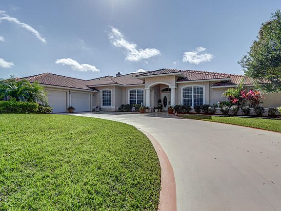 2nd image of 642 SE Norsemen Dr