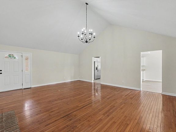 4th image of 808 E Marshall St