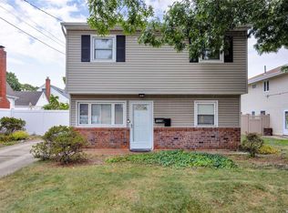 1939 Meadowbrook Rd, Merrick, NY 11566