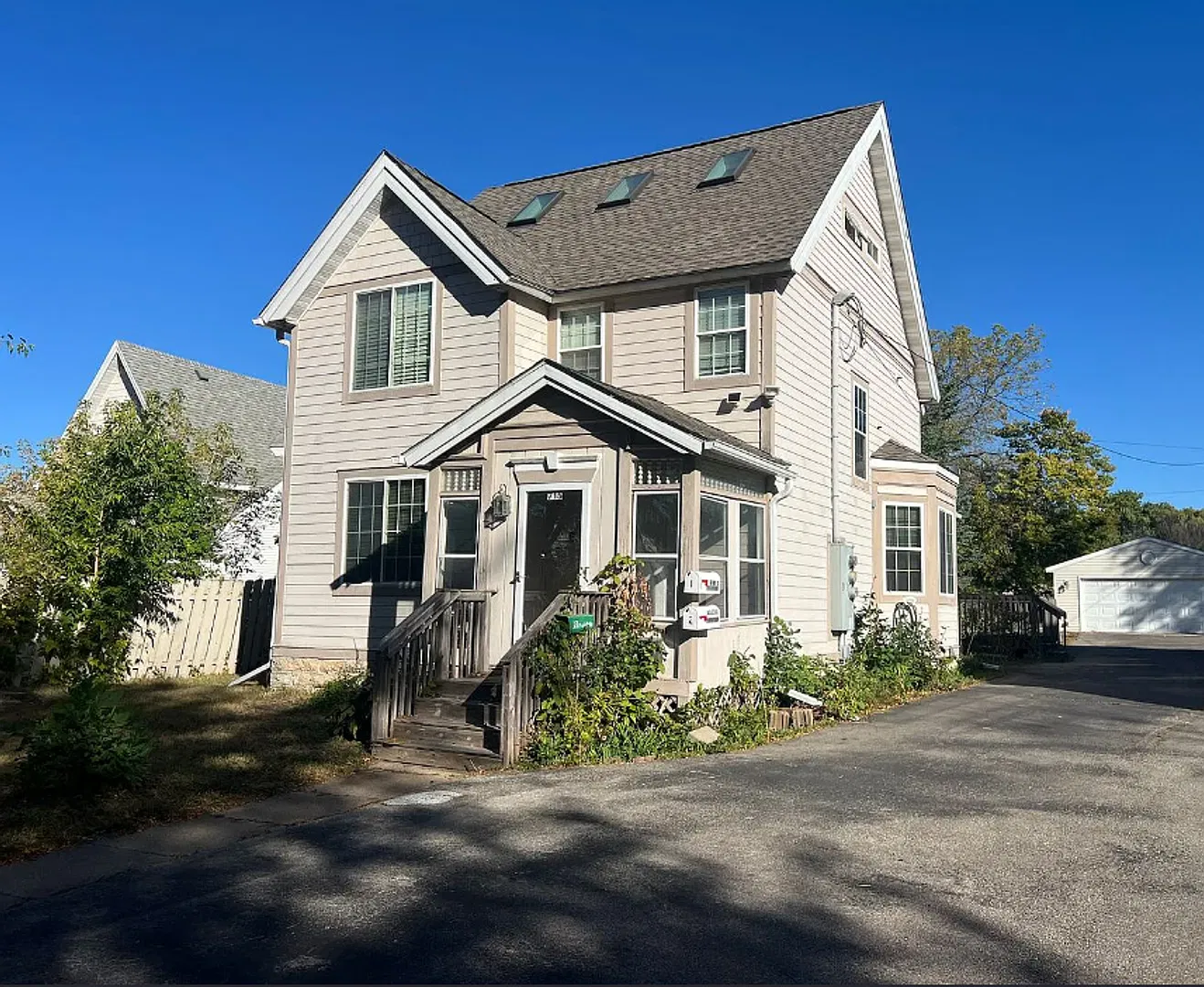 715 E Center ST — Photo 3