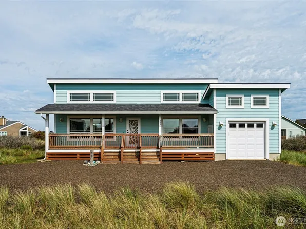 447 N Portal Loop SW, Ocean Shores, WA 98569