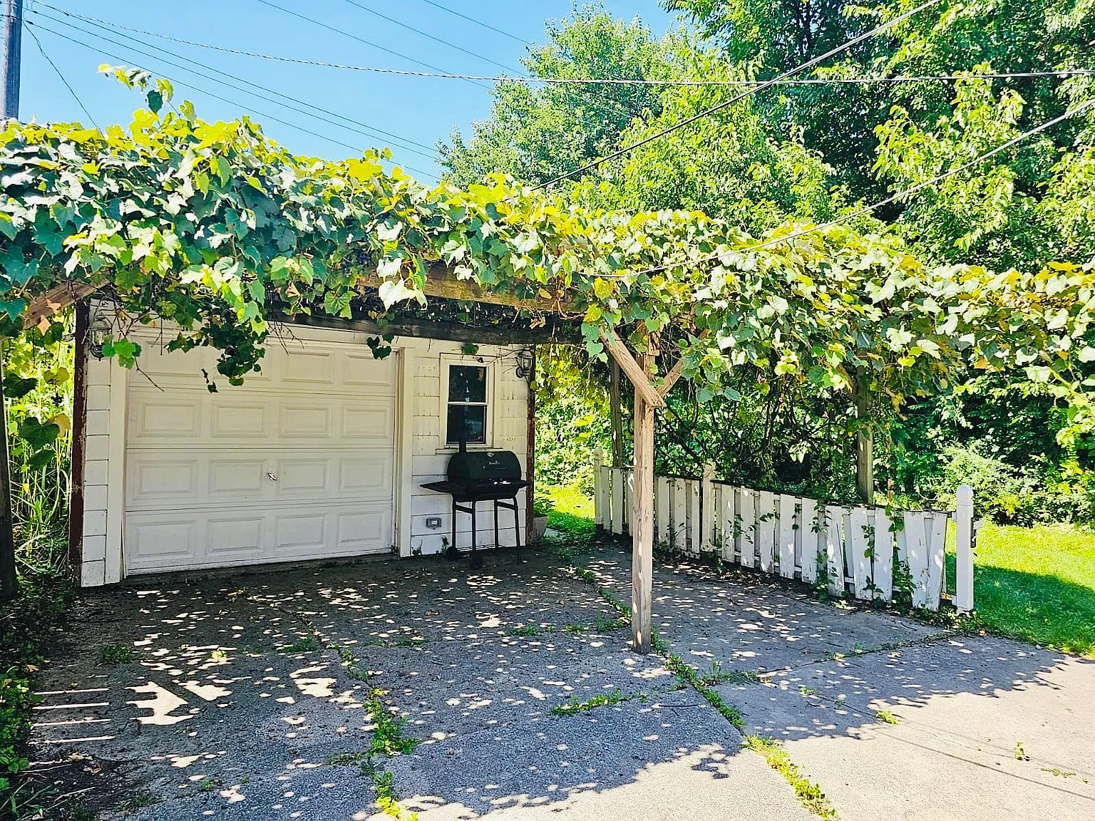 21247 Redmond Ave — Photo 3