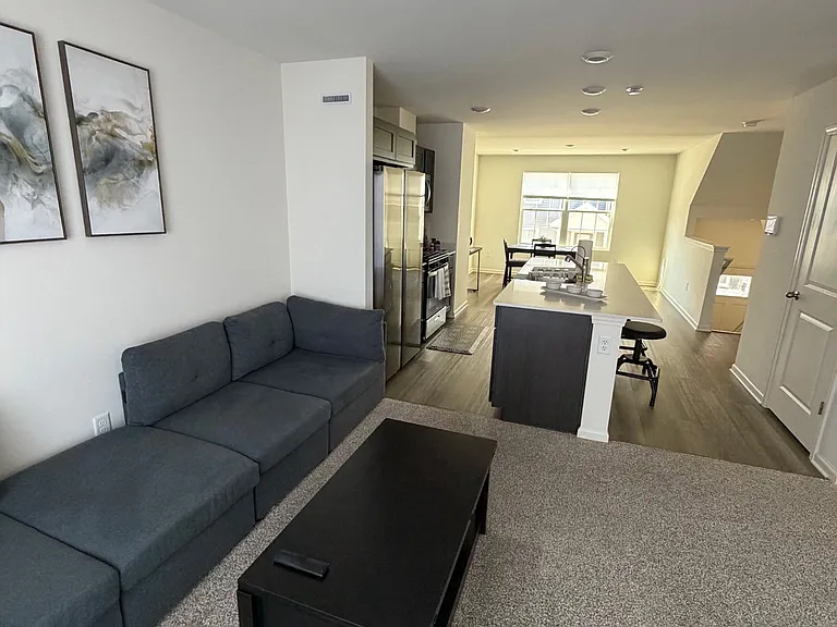 1555 Sequoia Way — Photo 5