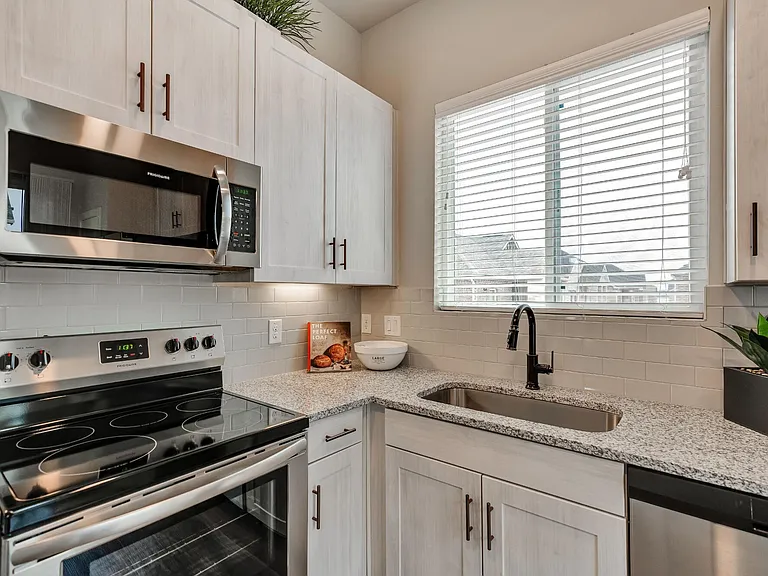 VLux Stoneridge — Photo 58