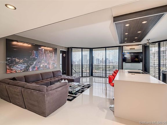 5th image of 20191 E Country Club Dr APT 2711