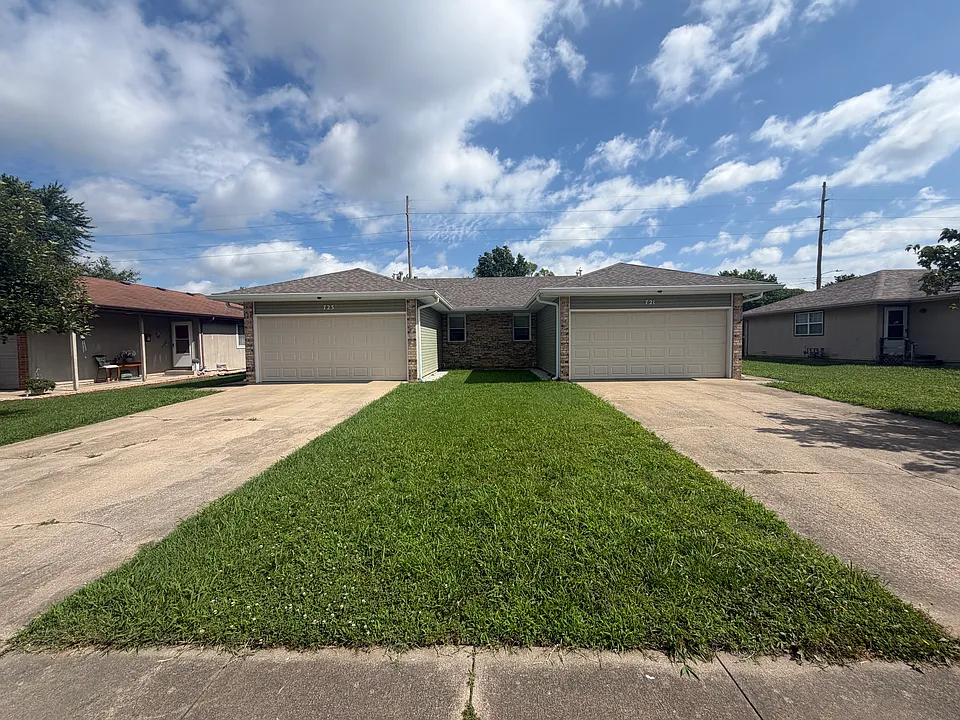 723 W Edgewood St
