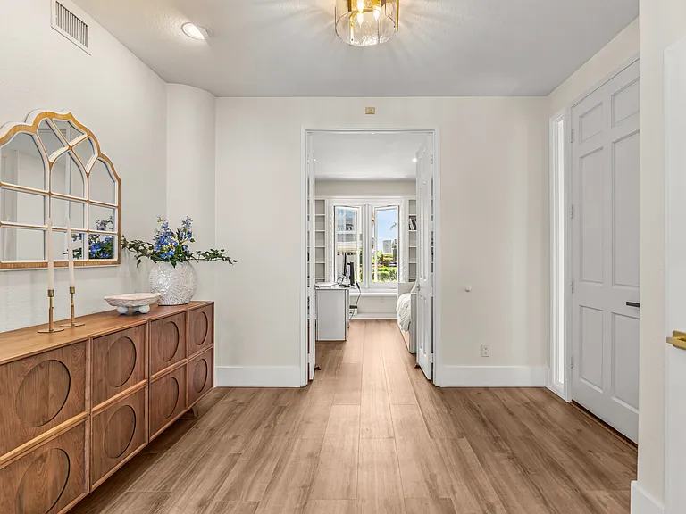 1807 Amalfi Dr — Photo 36