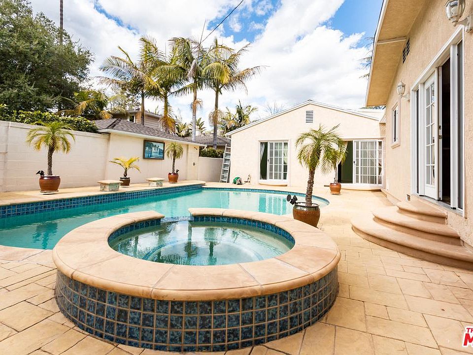 1st image of 2204 E Glenoaks Blvd