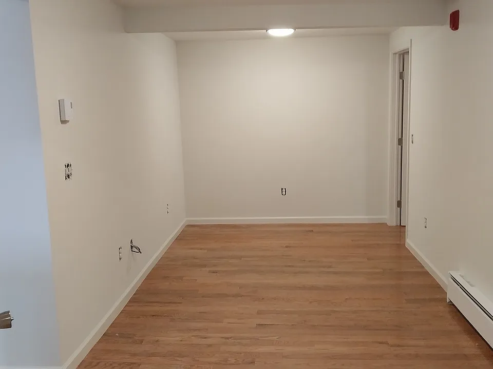 63 Dora St