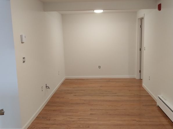 63 Dora St