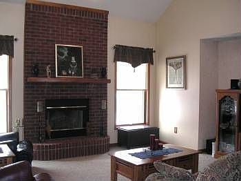 4th image of 215 Old Carriage Dr