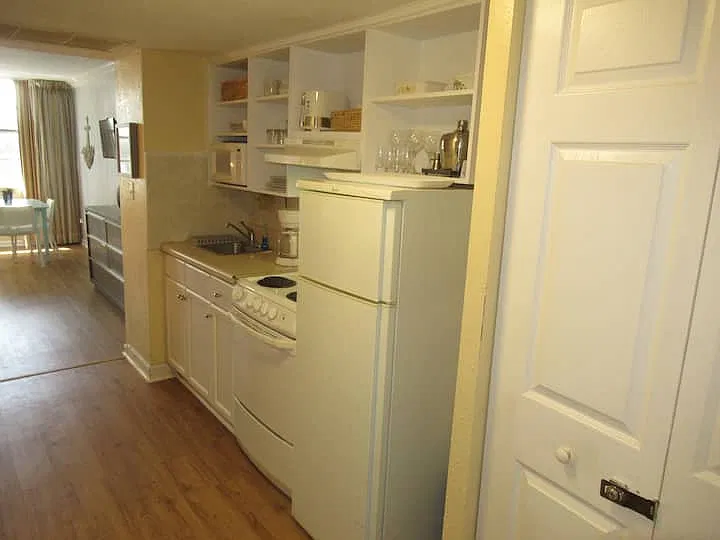 Studio, 410 sqft, $1,750 — Photo 3