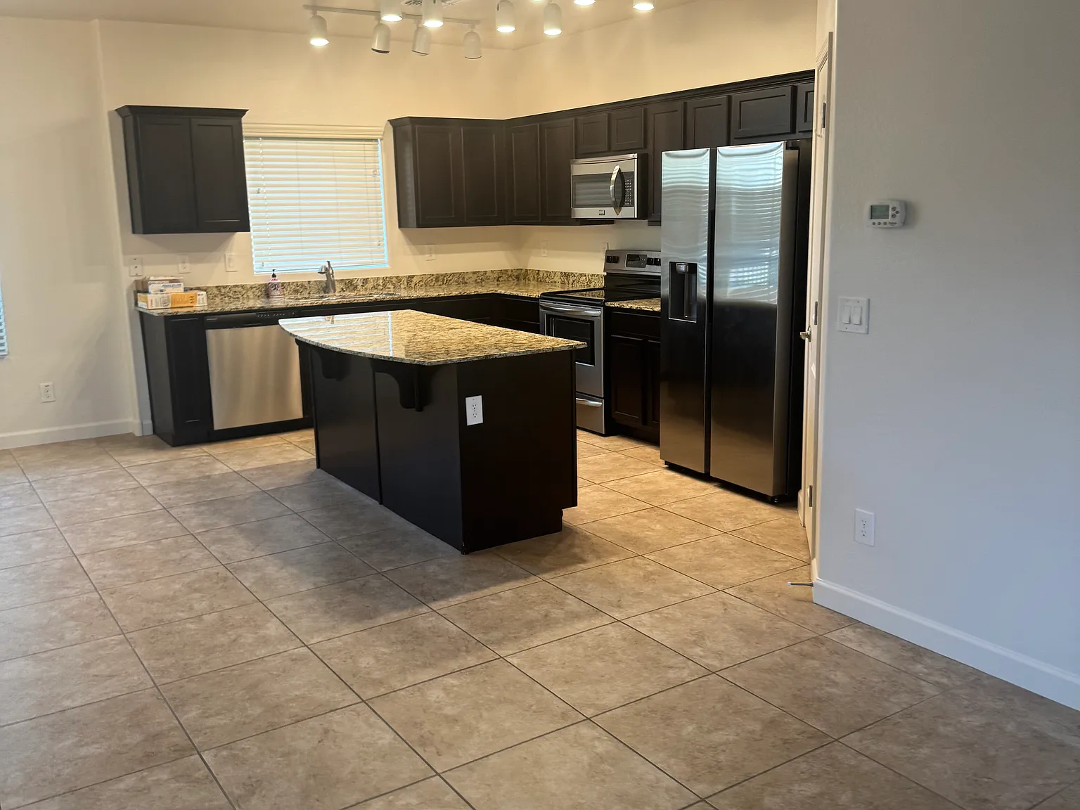 2150 W Alameda Rd — Photo 3