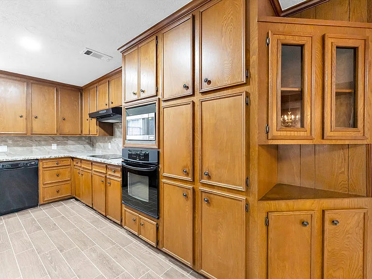 8102 Autumn Willow Dr — Photo 15