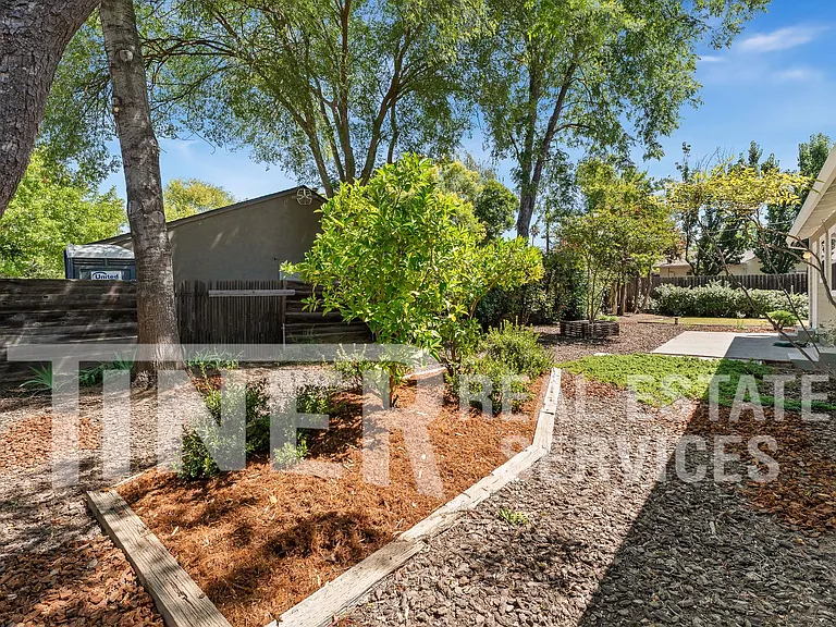 541 Sandburg Dr — Photo 23