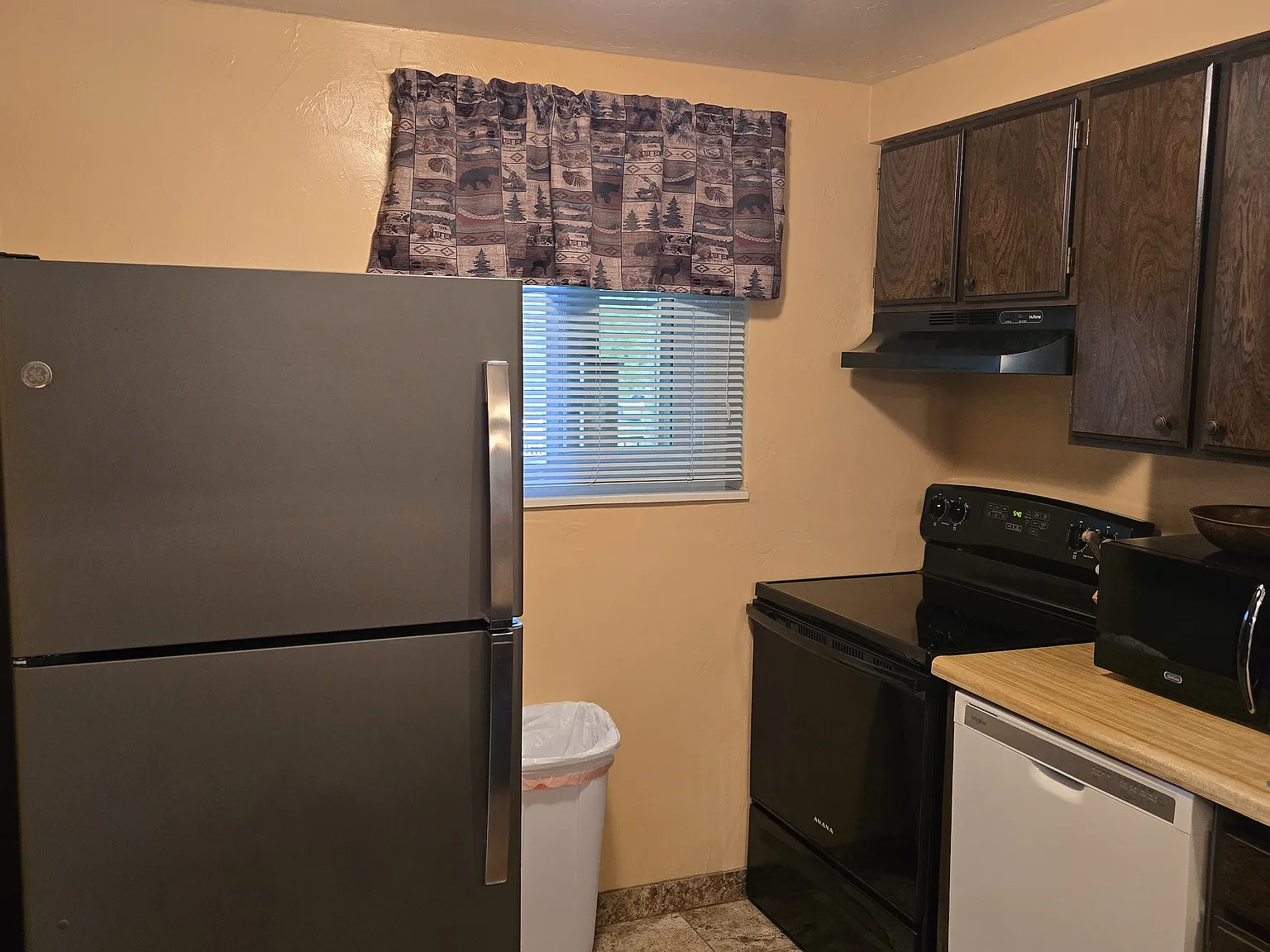 2 bed, 940 sqft, $2,050 — Photo 3