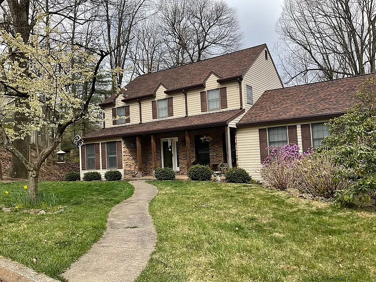 1541 Woodhaven Dr — Photo 1