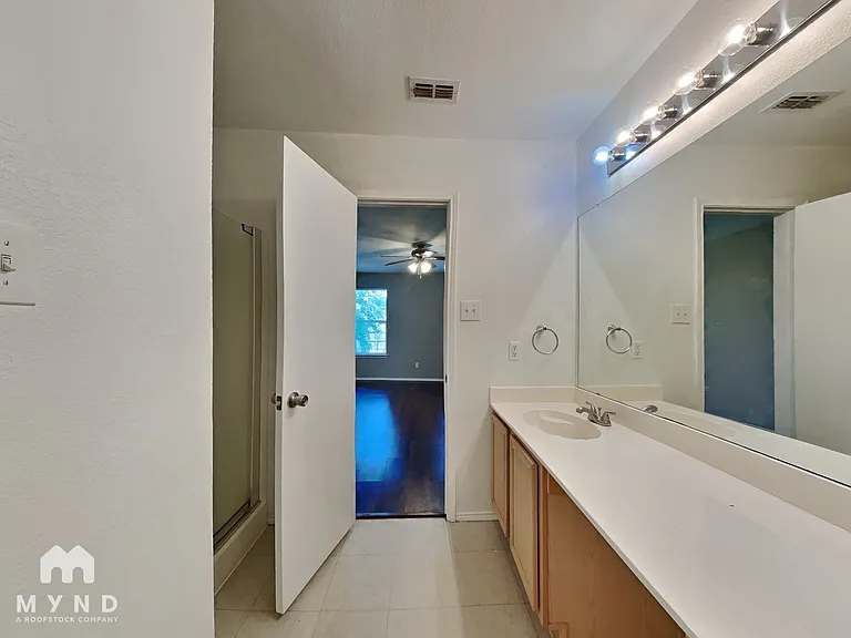 327 W Little Creek Rd — Photo 13