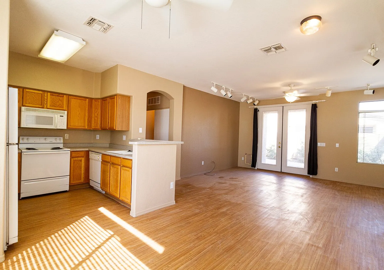 Live in Style and Convenience - 2BR/2BA with Appliances and Community Amenities! — Photo 2