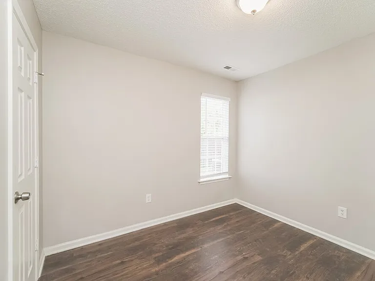 1038 Counselors Dr — Photo 13