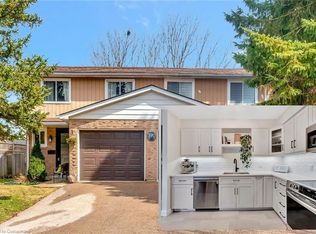 390 Churchill Ct #A, Waterloo, ON N2L6B4