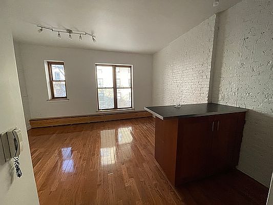 3rd image of 121 W 95th St #2R