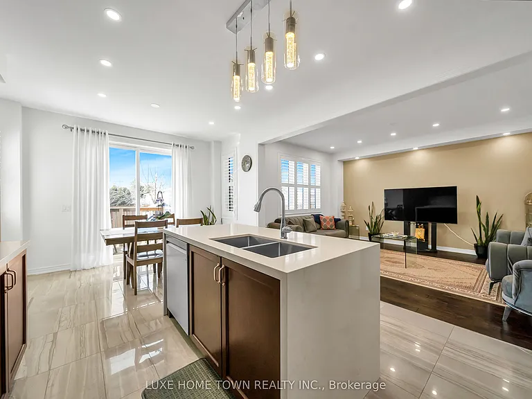 19 Findlay Way — Photo 18