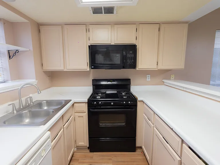1907 Country Village Blvd #B — Photo 5