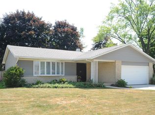 1801 E Camp McDonald Rd, Mount Prospect, IL 60056