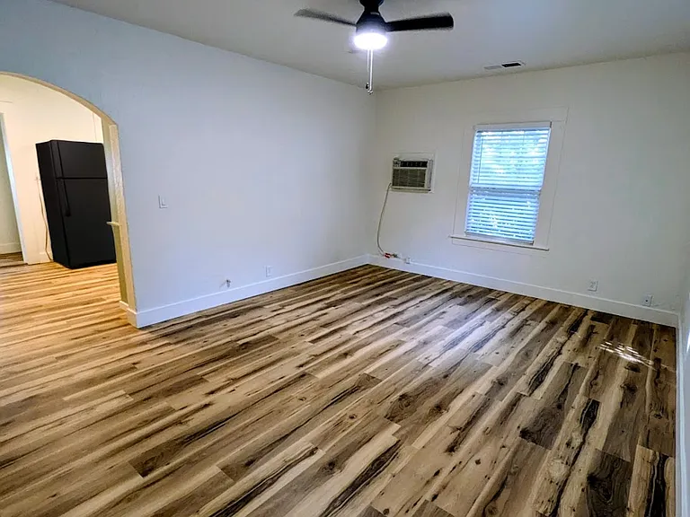 1267 Warner St — Photo 4
