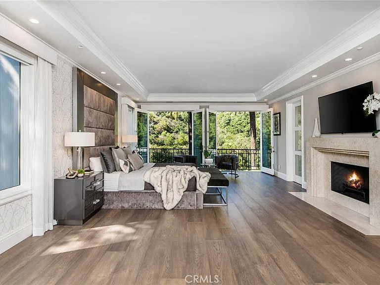 1756 Clear View Dr — Photo 31