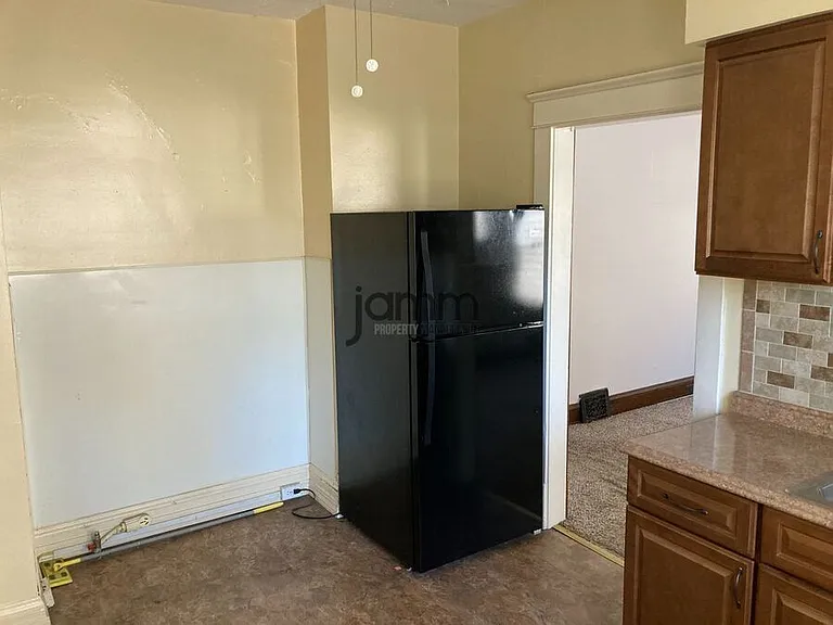 1285 W 105th St #1285 W 105TH ST LOWE — Photo 16