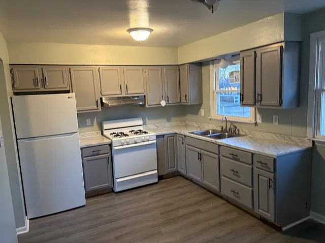 3 bed, 960 sqft, $2,100 — Photo 2