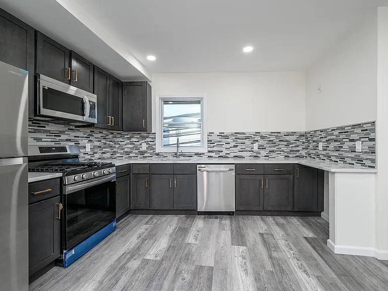 287 Orange St #2 — Photo 3