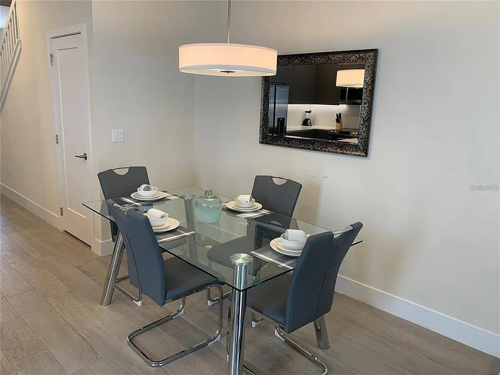 4 bed, 3.0 bath, 1888 sqft, $2,500 — Photo 3